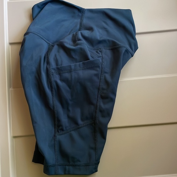 Navy blue biker shorts with side pockets - Picture 2 of 3